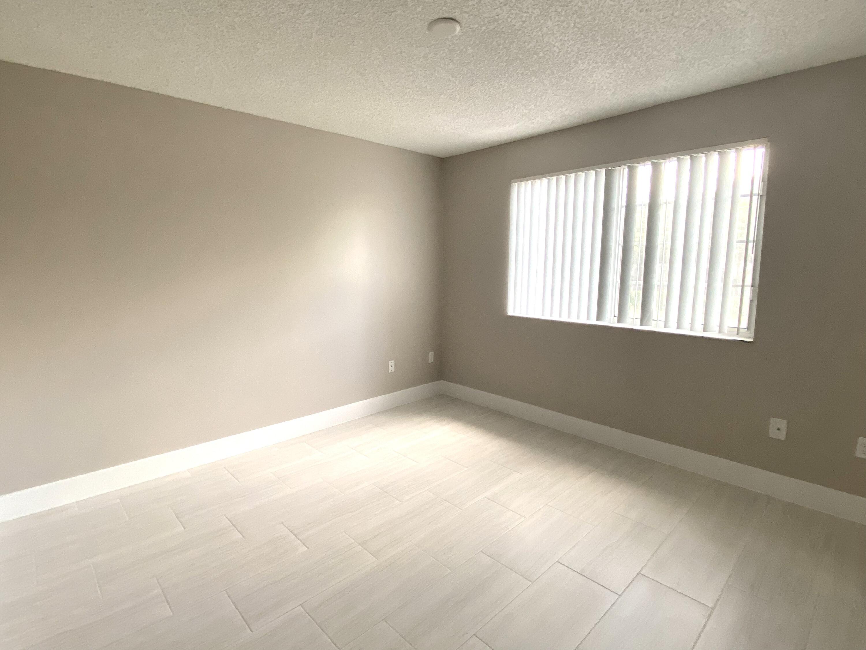Royal Palm Beach Condo: 1600 Crestwood Court South