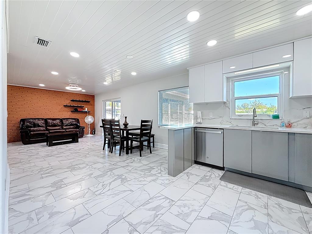 Tampa Condo: 10709 Donbrese Avenue