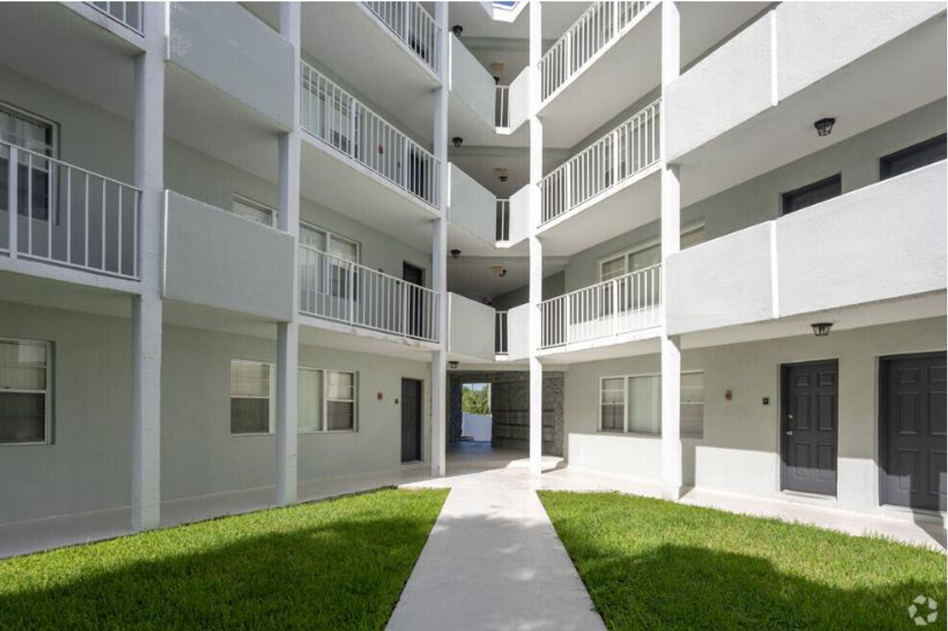 West Palm Beach Condo: 2716 Vandiver Drive