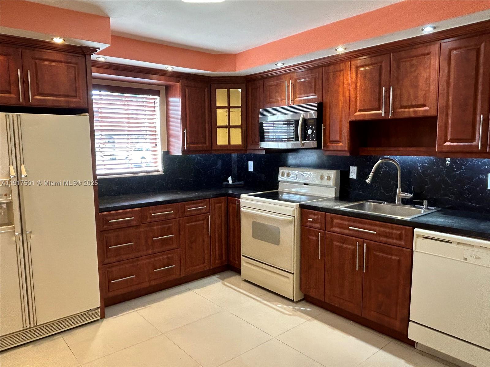 Miami Gardens Condo: 5469 Northwest 170th Terrace