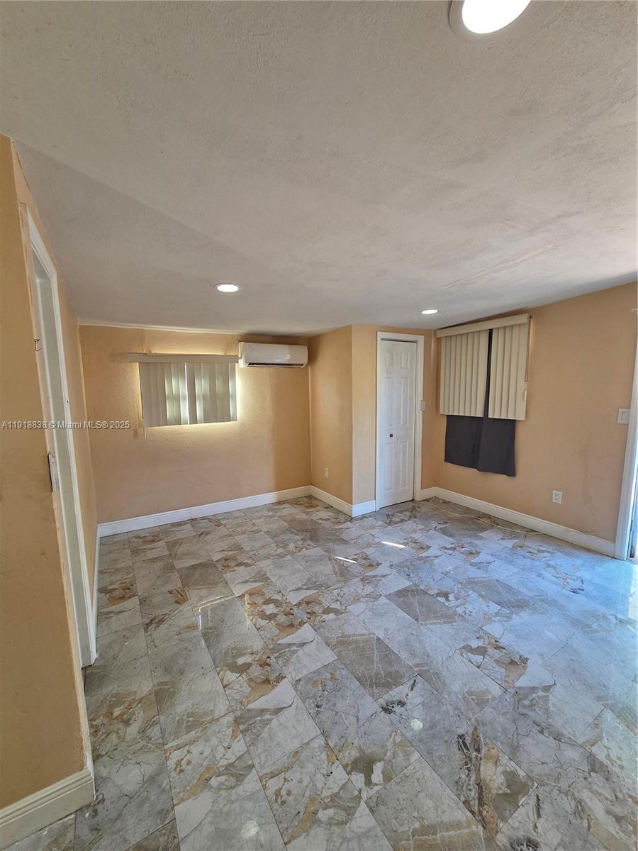 Miami Gardens Condo: Norland