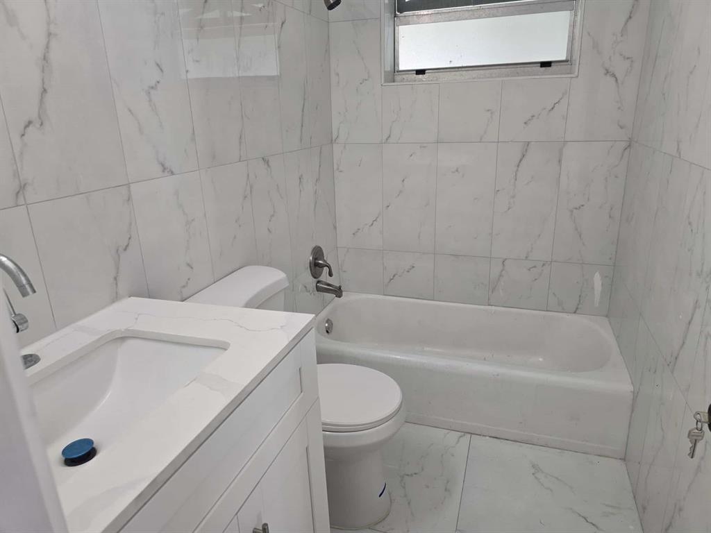 Miami Condo: 1220 Northeast 206th Street