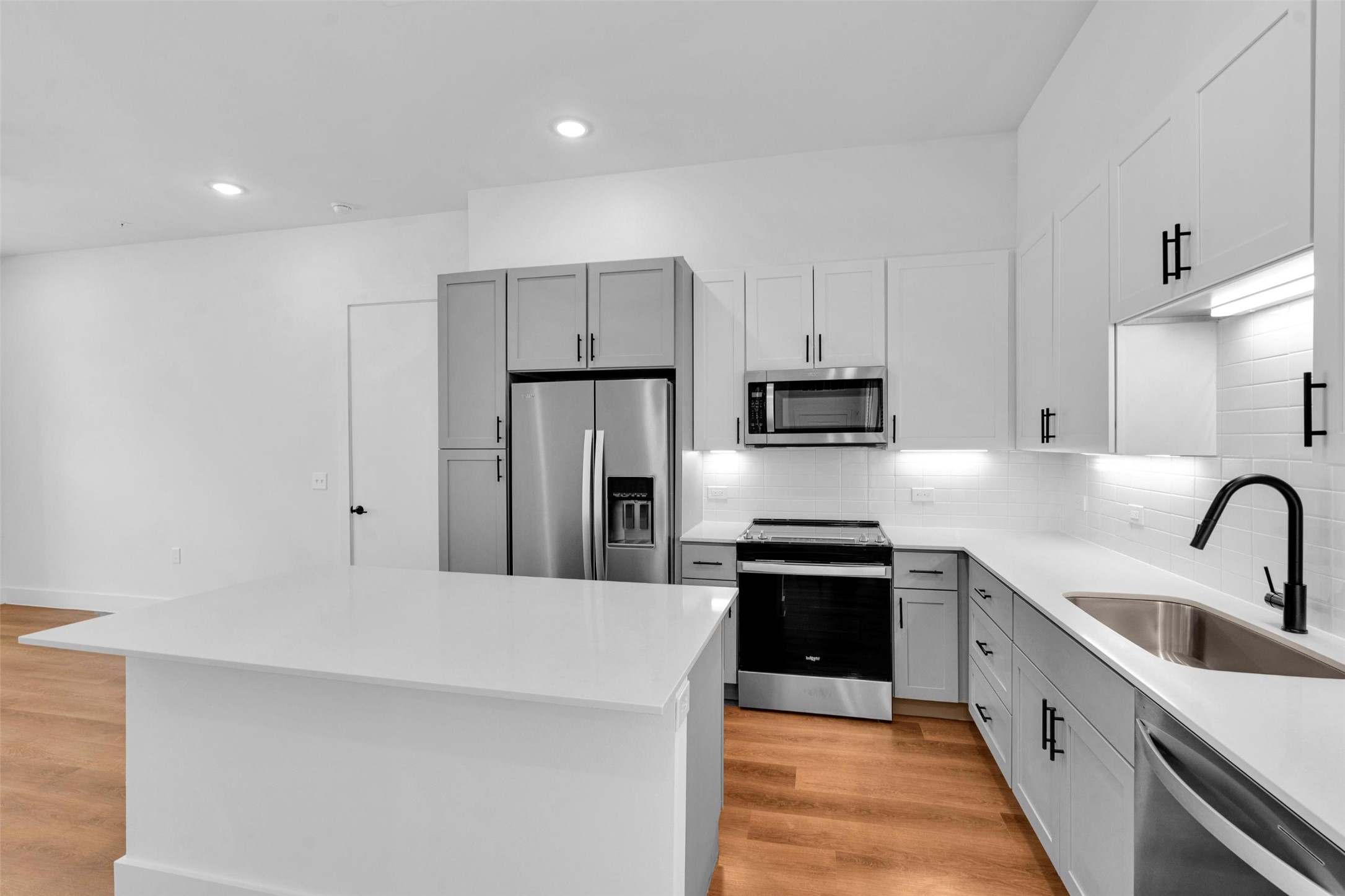 Garland Condo: 1872-518 Bernard Street