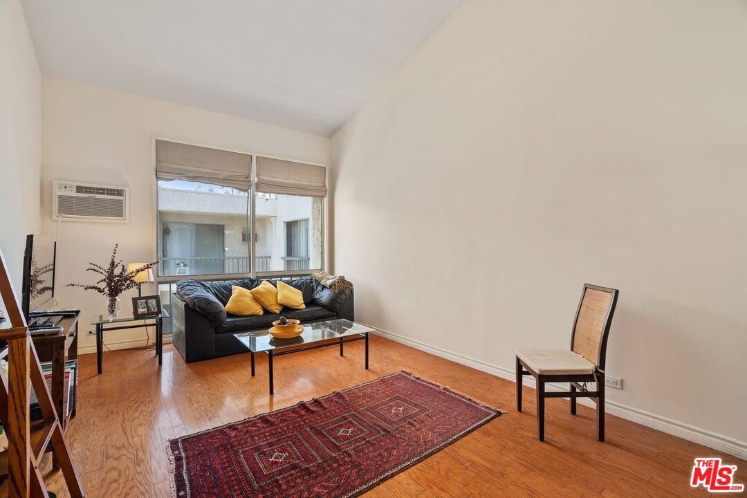 Los Angeles Condo: 1440 Veteran Avenue