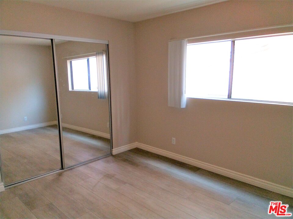 North Hollywood Condo: 11230 Camarillo Street