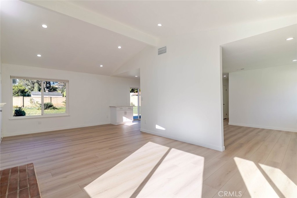 Chatsworth Condo: 9551 Gierson Avenue