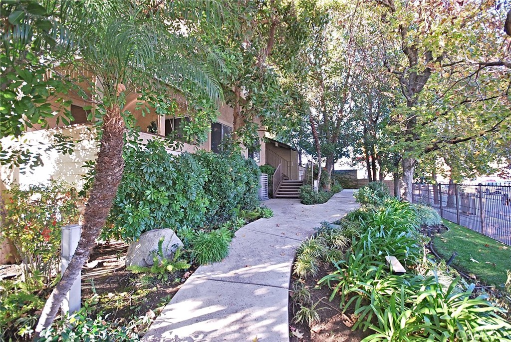 Chatsworth Condo: 10229 De Soto Avenue