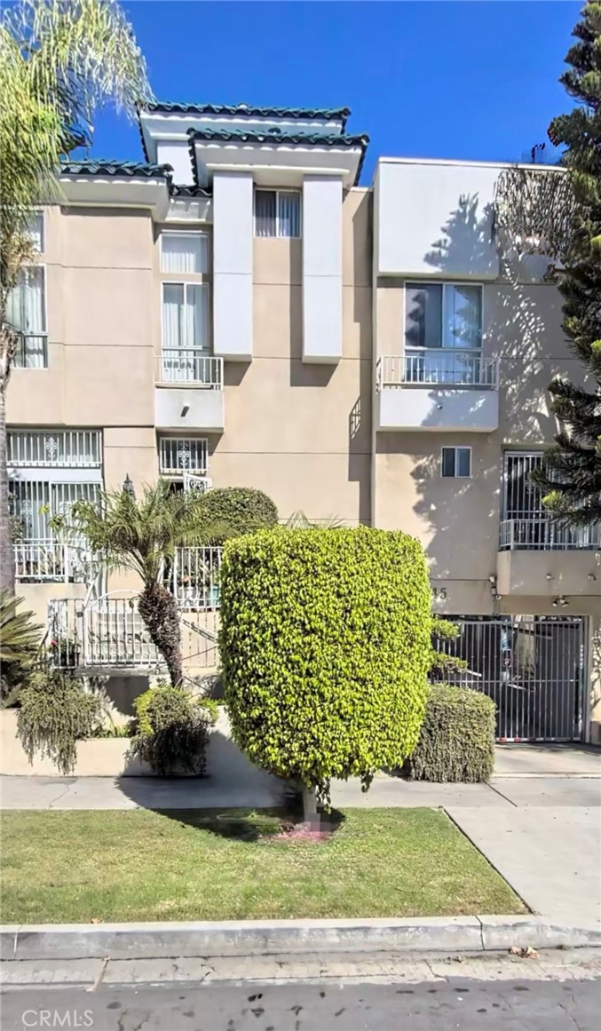 Los Angeles Condo: 4845 Elmwood Avenue