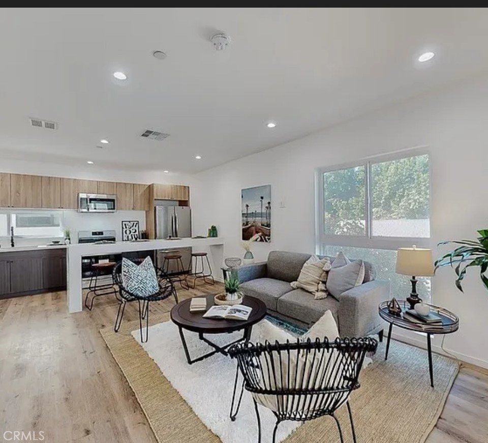 North Hollywood Condo: 6344 Camellia Avenue