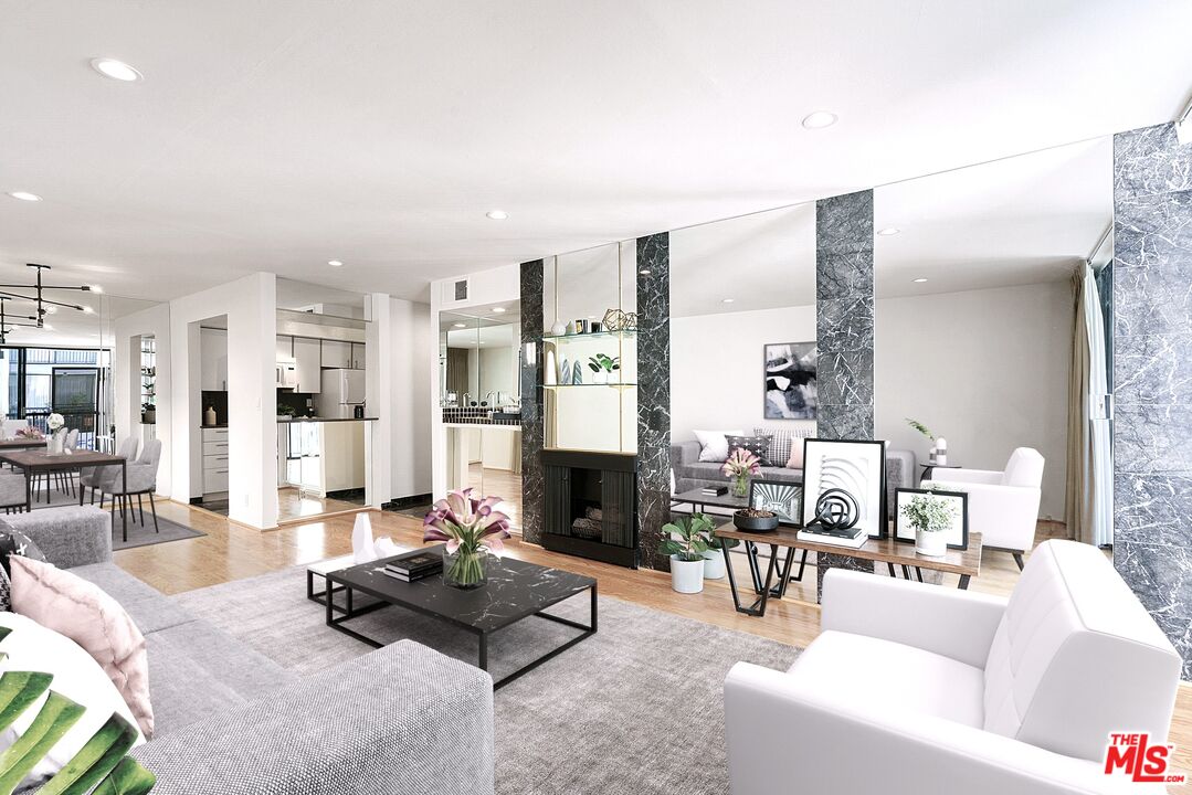 West Hollywood Condo: 906 North Doheny Drive