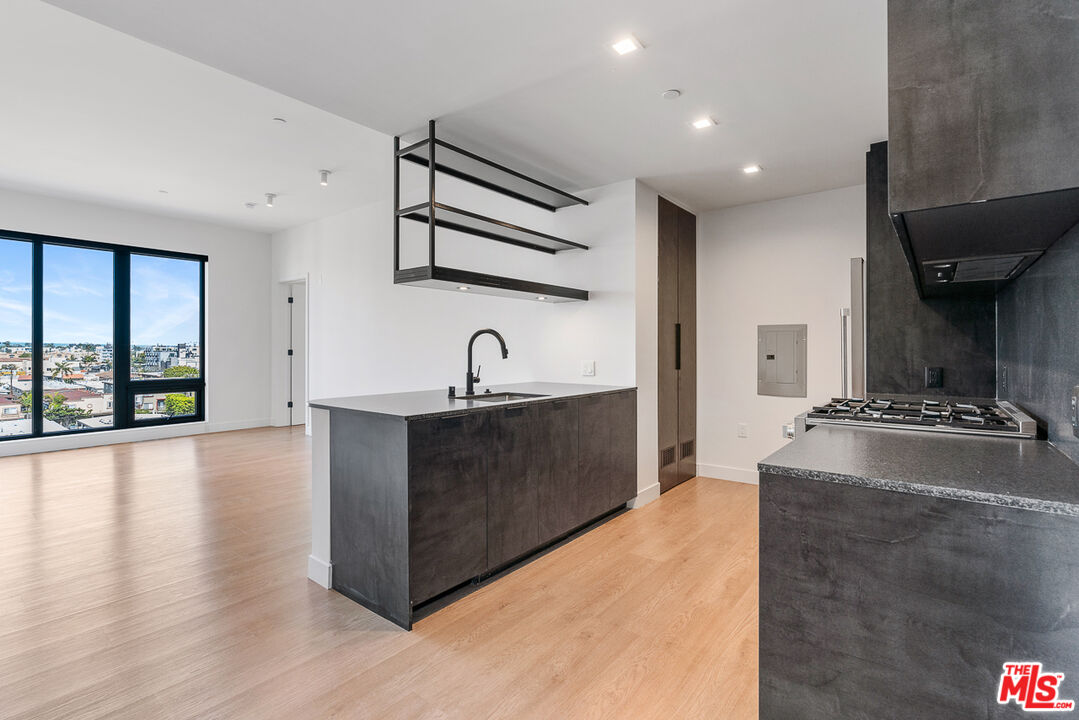 Los Angeles Condo: 10700 Tabor Street
