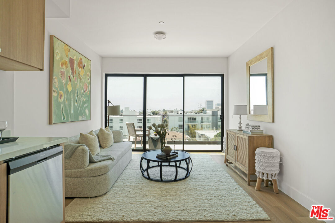 Los Angeles Condo: 1822 Overland Avenue