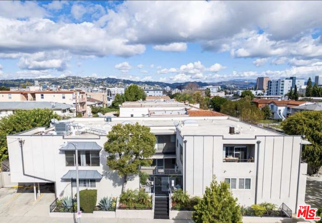 Los Angeles Condo: 8635 Cashio Street