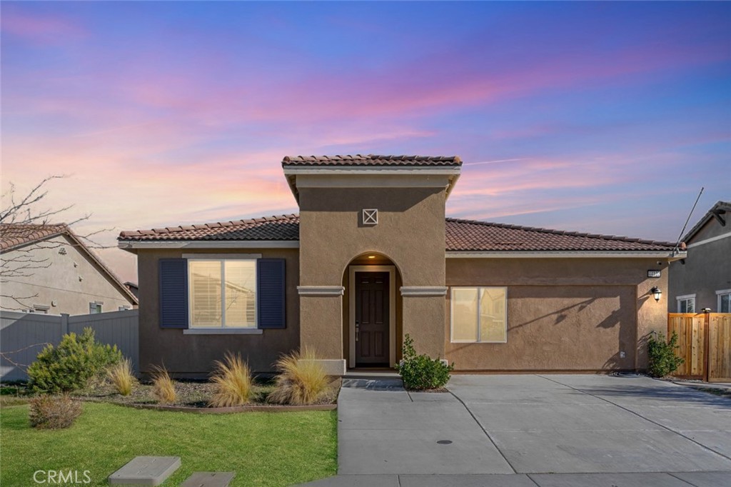 Lancaster Condo: 44122 51st Street West