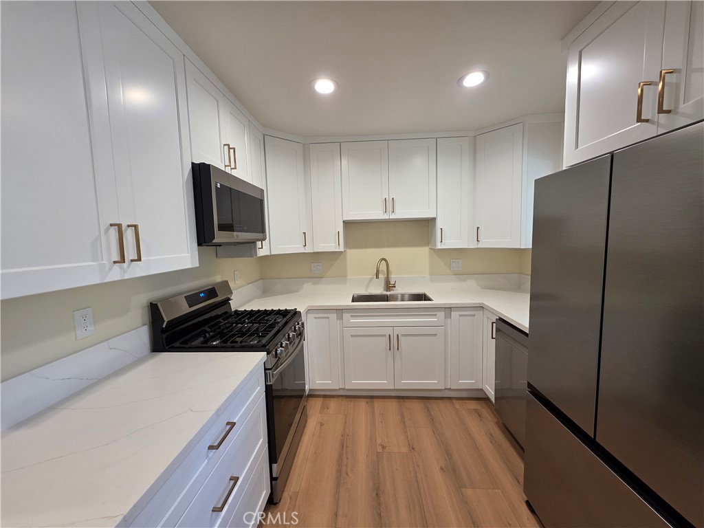 Reseda Condo: 18719 Bassett Street