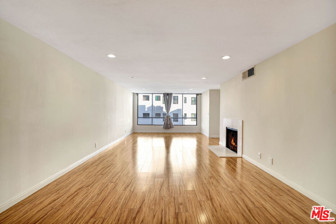 Los Angeles Condo: 1900 Vine Street