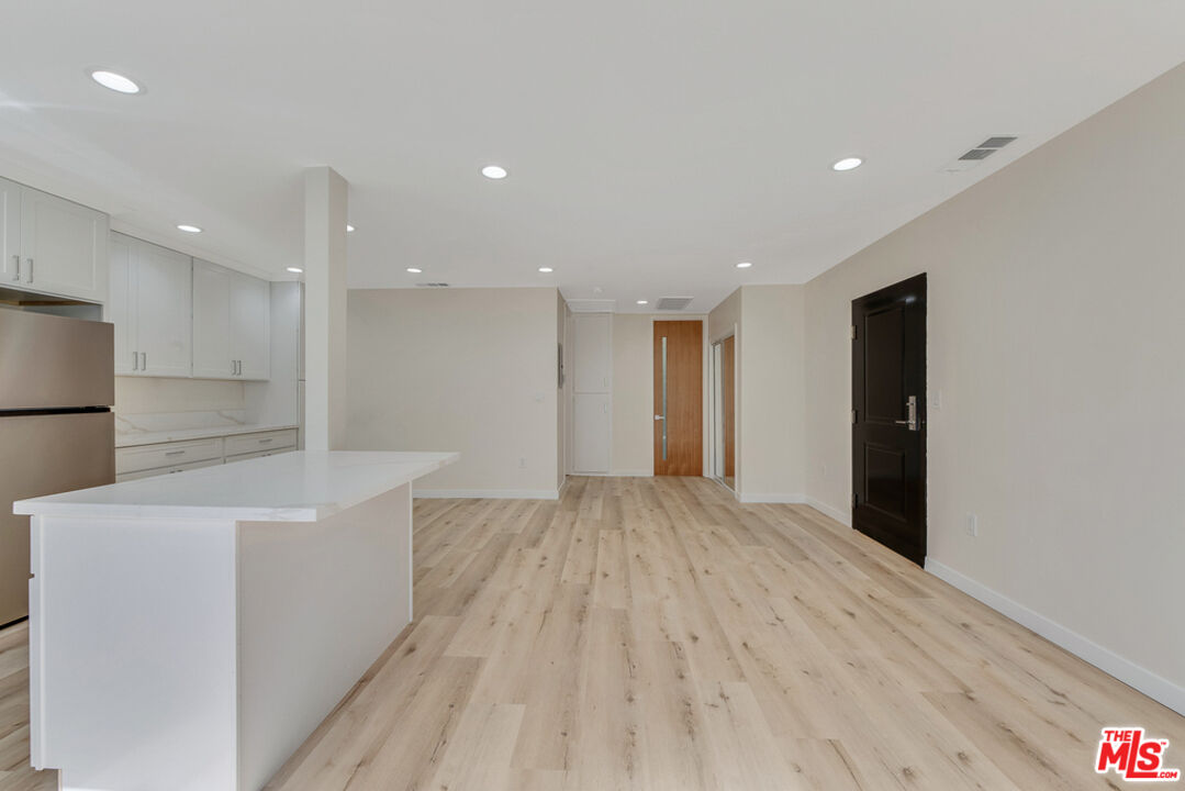 Los Angeles Condo: 853 South Bedford Street