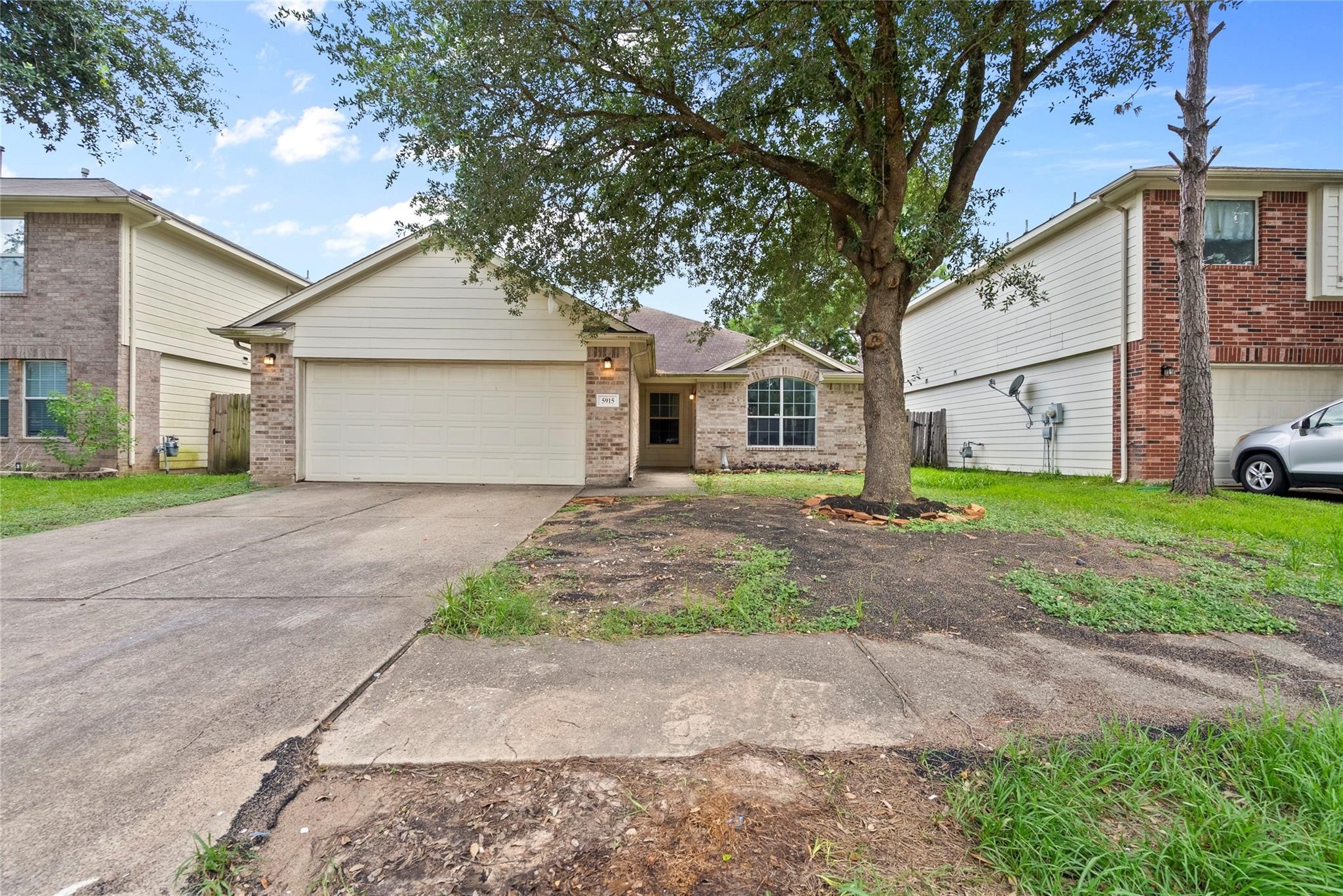 Katy Condo: 5915 Shining Leaf Court
