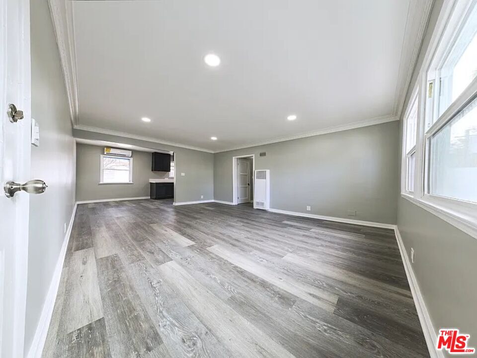 Los Angeles Condo: 582 Venice Blvd.