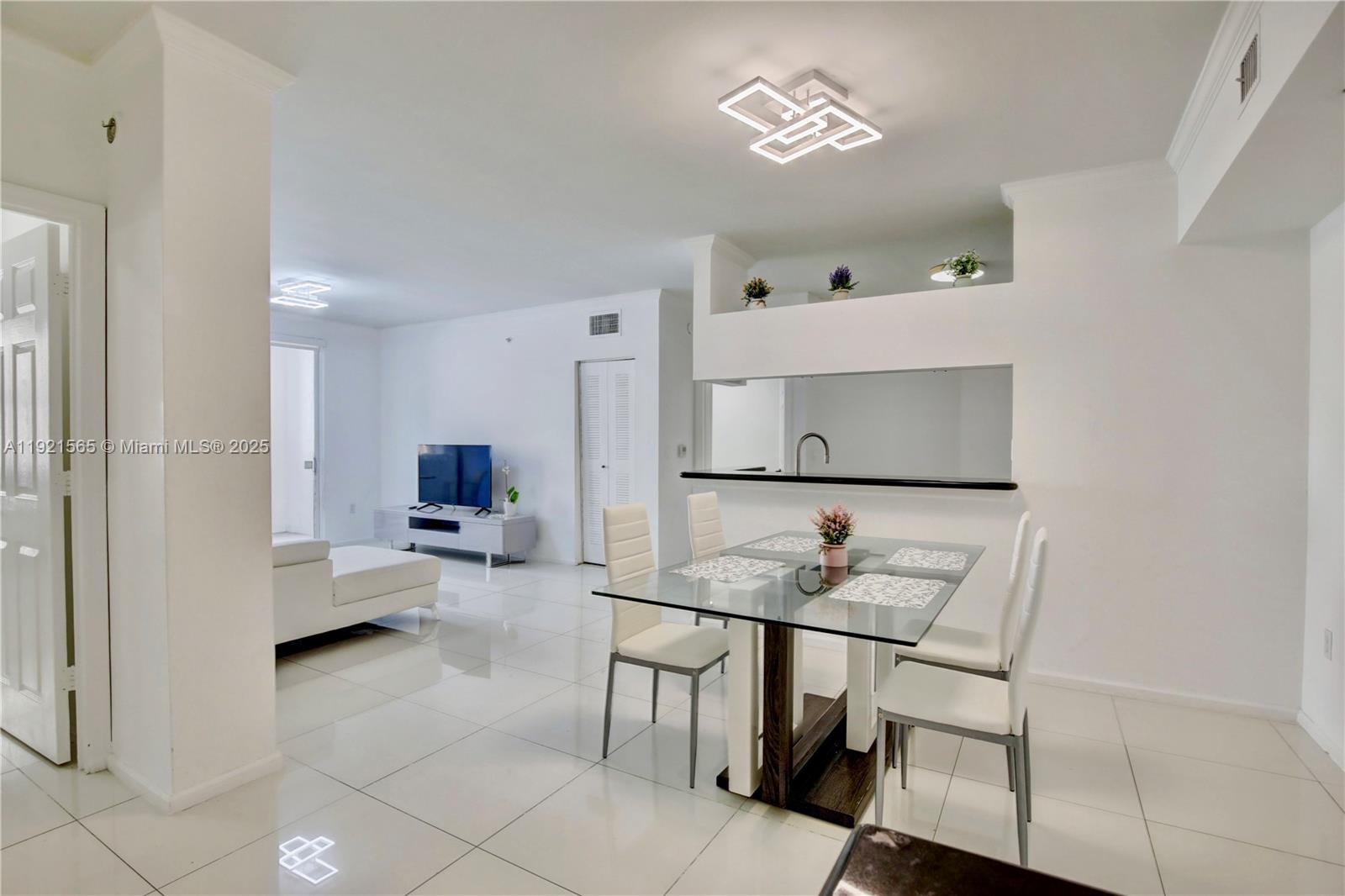 Sunny Isles Beach Condo: 17100 North Bay Road