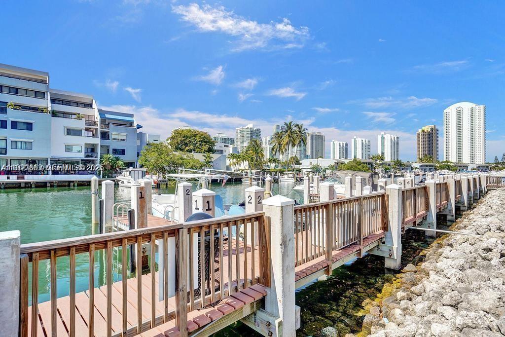 Sunny Isles Beach Condo: 400 Kings Point Drive