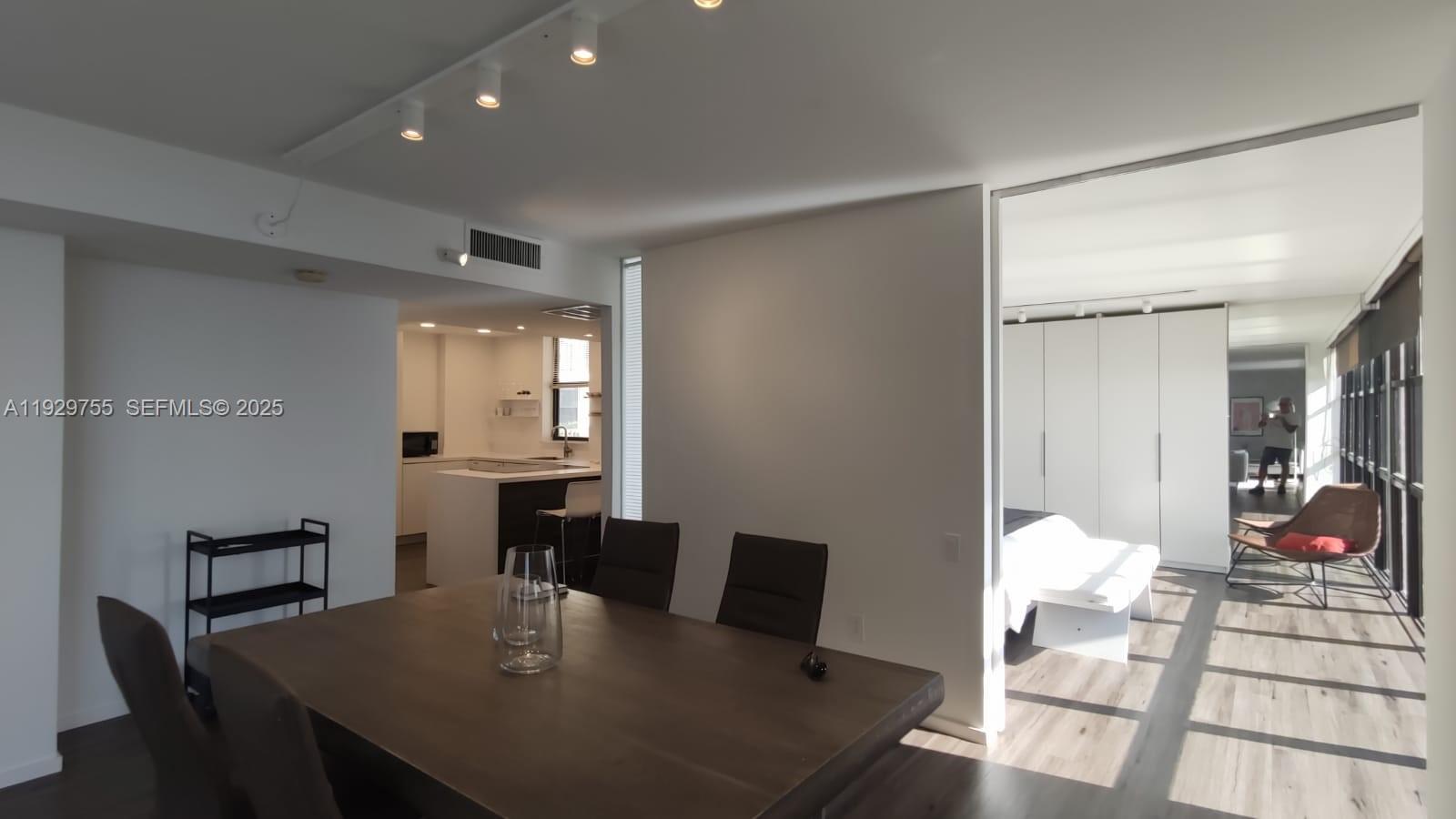 Aventura Condo: 18181 Northeast 31st Court