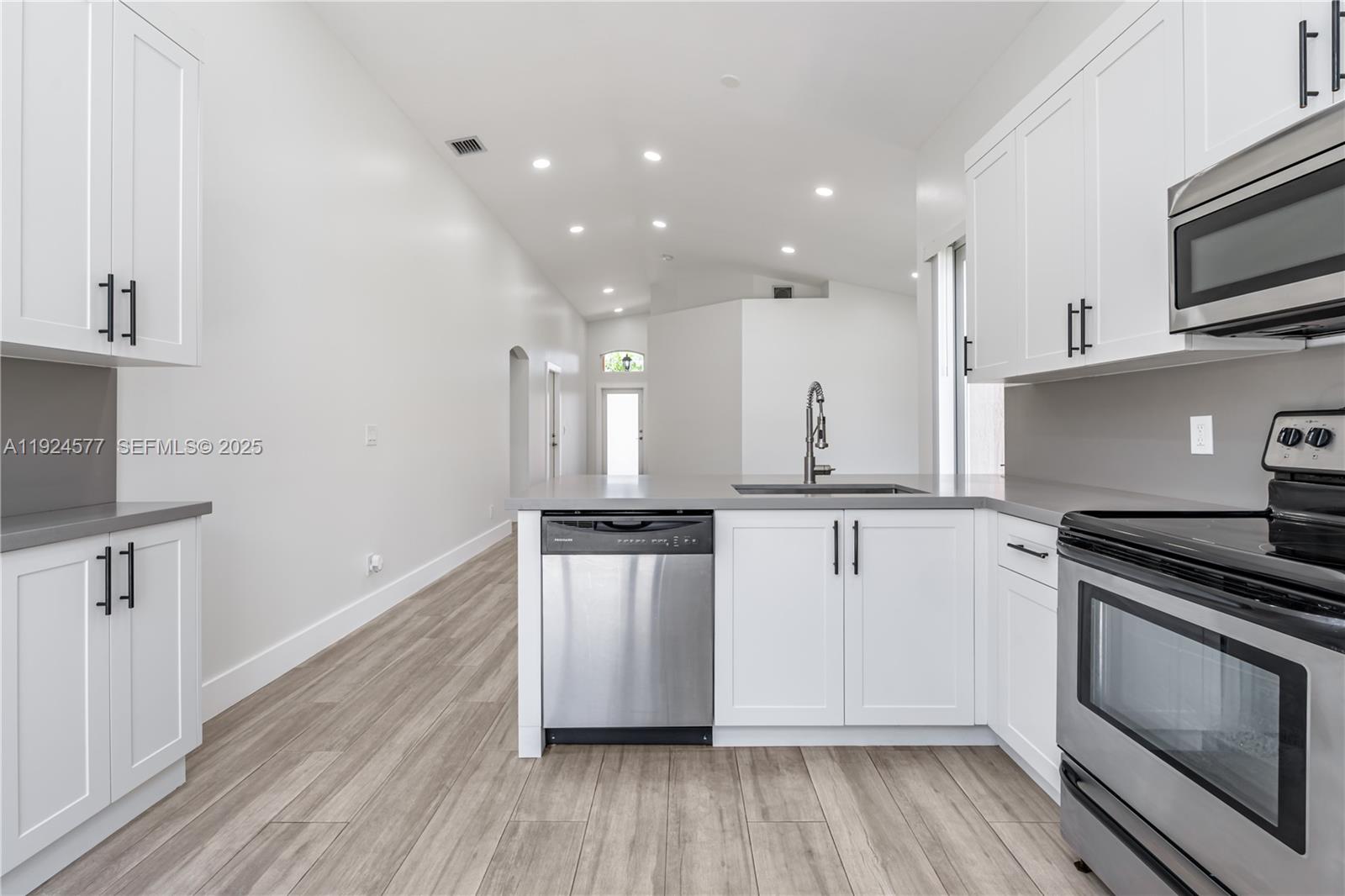 Davie Condo: 15130 Southwest 49th Court