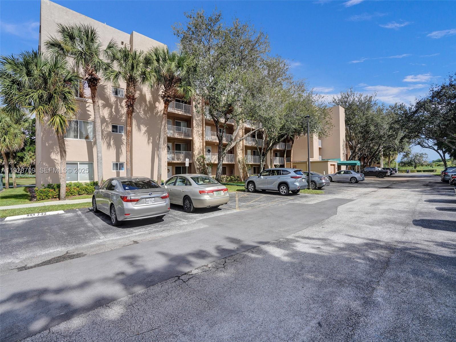 Davie Condo: 9470 Tangerine Place