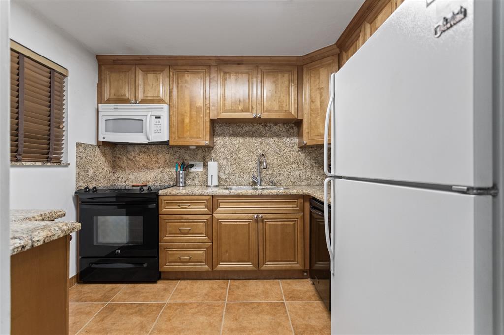 Pompano Beach Condo: 2312 South Cypress Bend Drive