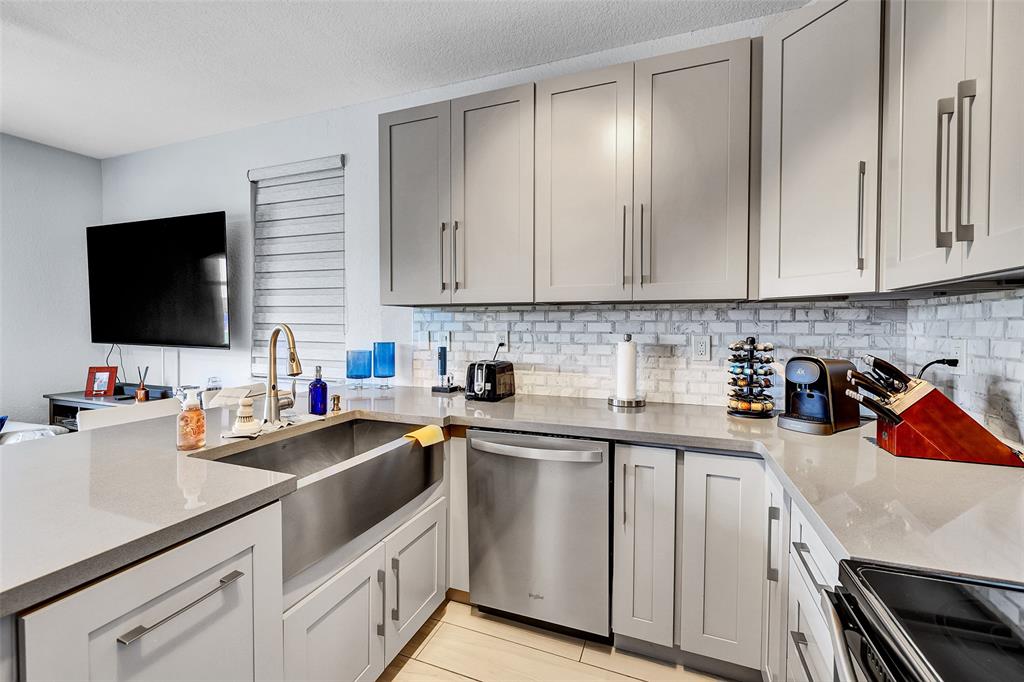 Plantation Condo: 150 Jacaranda Country Club Drive