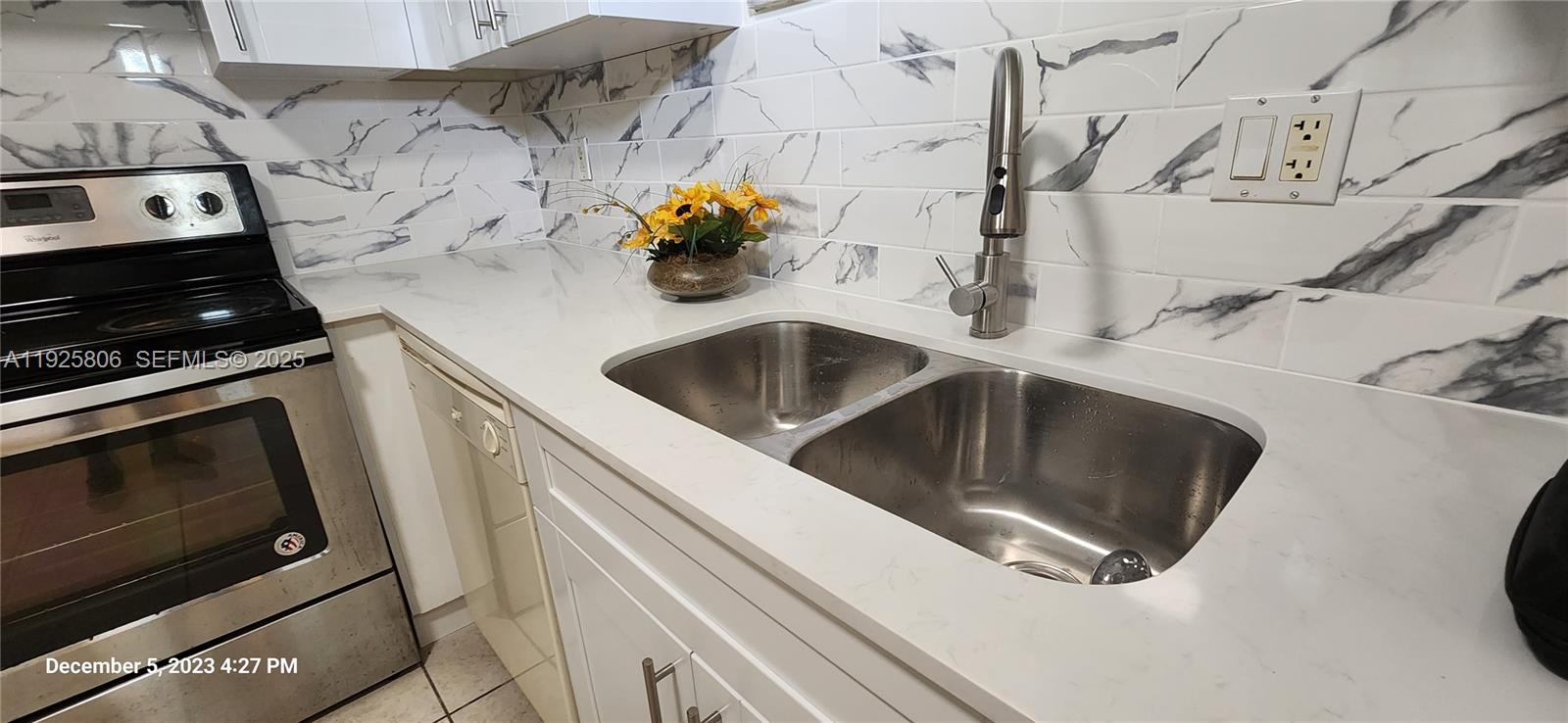 Sunrise Condo: 4235 North University Drive