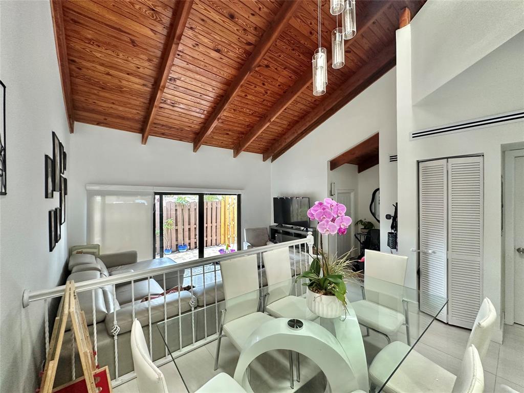 Davie Condo: 8011 Southwest 22nd Court