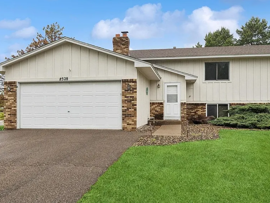 Hopkins House: 2528 Birchview Lane