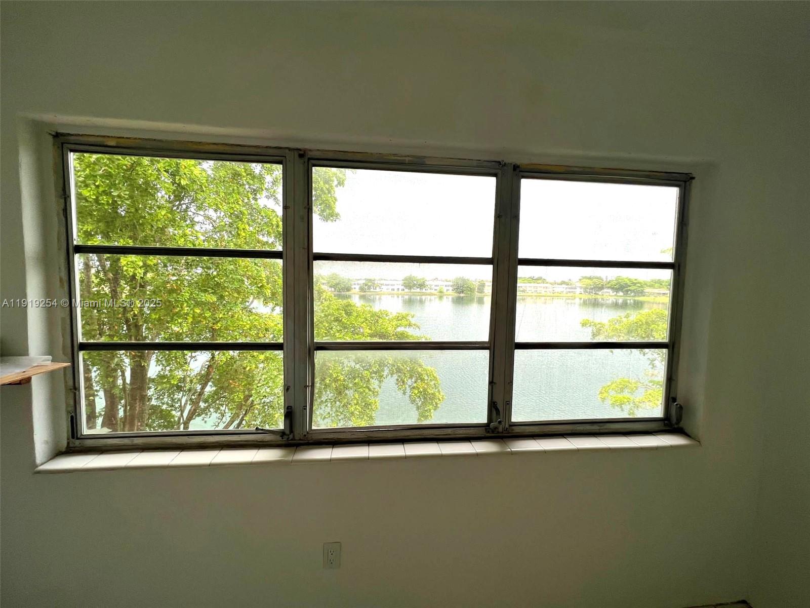 Miami Condo: 18900 Northeast 3rd Court