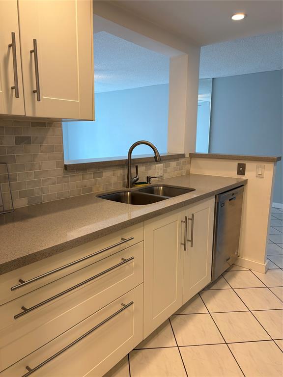 Pompano Beach Condo: 1009 North Ocean Boulevard