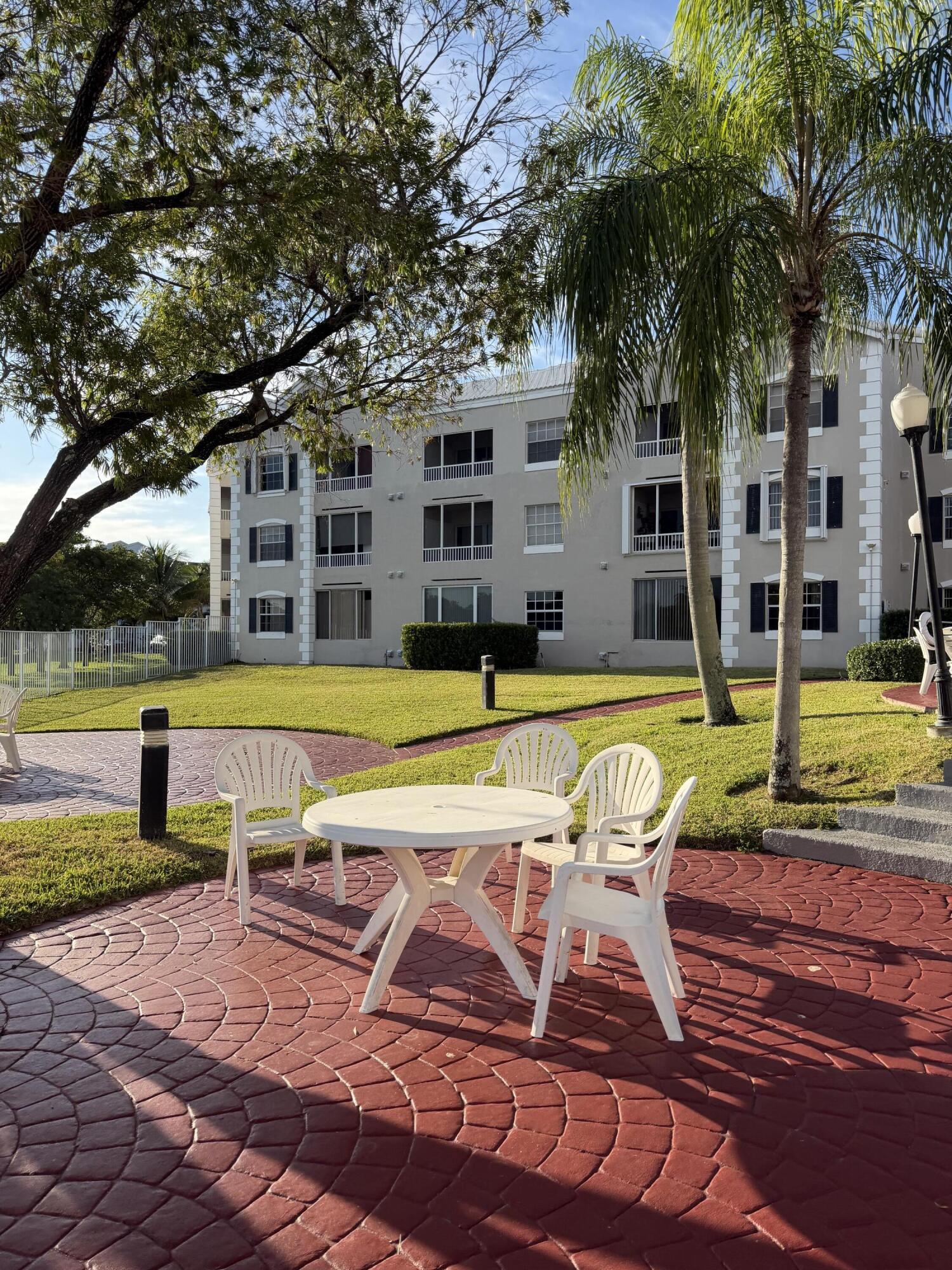 Oakland Park Condo: 2880 North Oakland Forest Drive