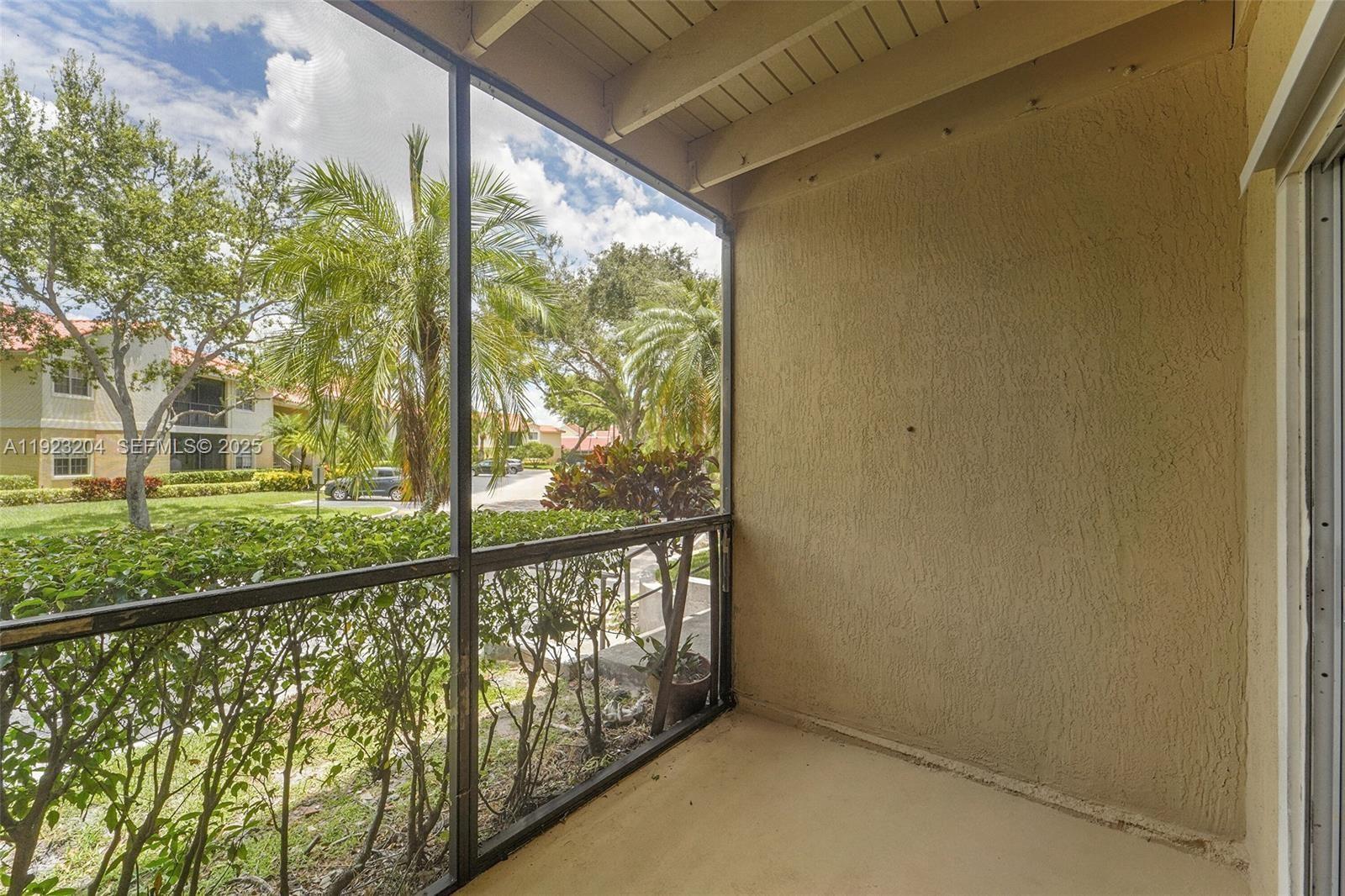 Pompano Beach Condo: Gardens