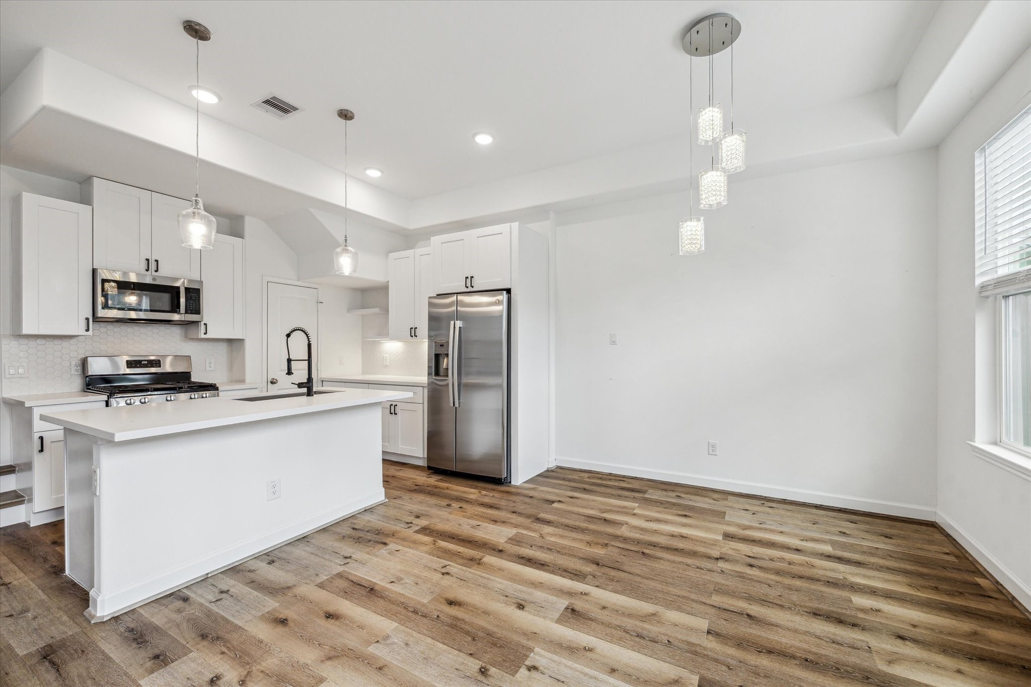 Houston Condo: 2333 Hoskins Drive