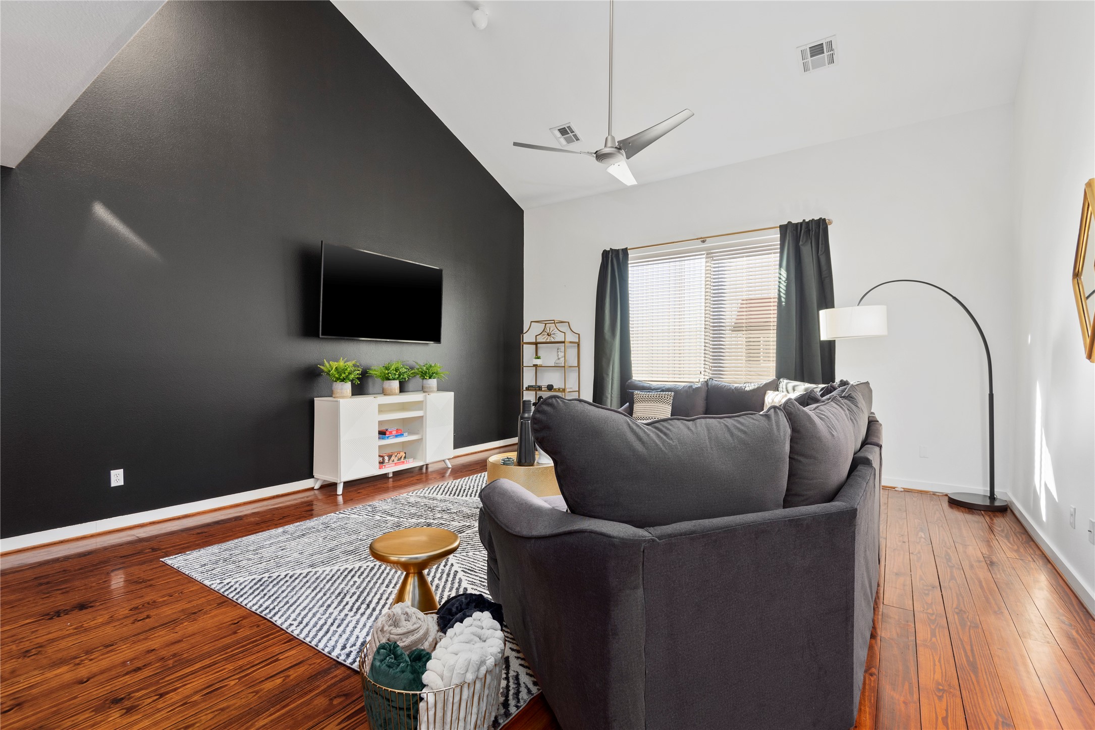 Houston Condo: 2914 Commerce Street