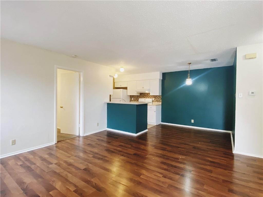 Austin Condo: 9906 Hundred Oaks Circle