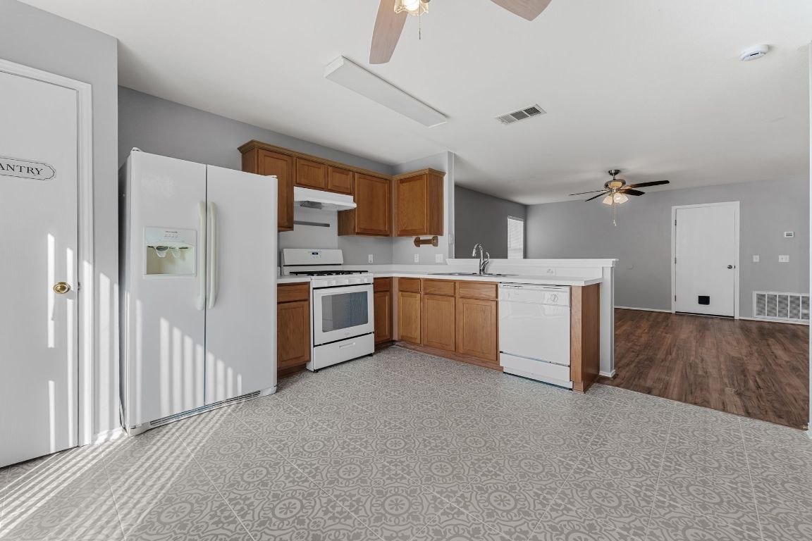 Kyle Condo: 184 Atlantis