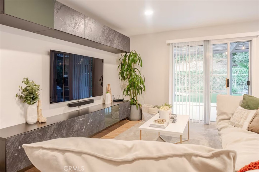 West Hills Condo: 6537 Sheltondale Avenue