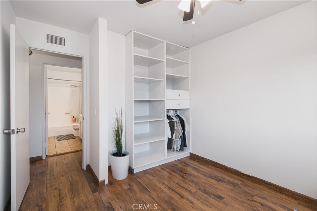 Reseda Condo: 19052 Hamlin Street