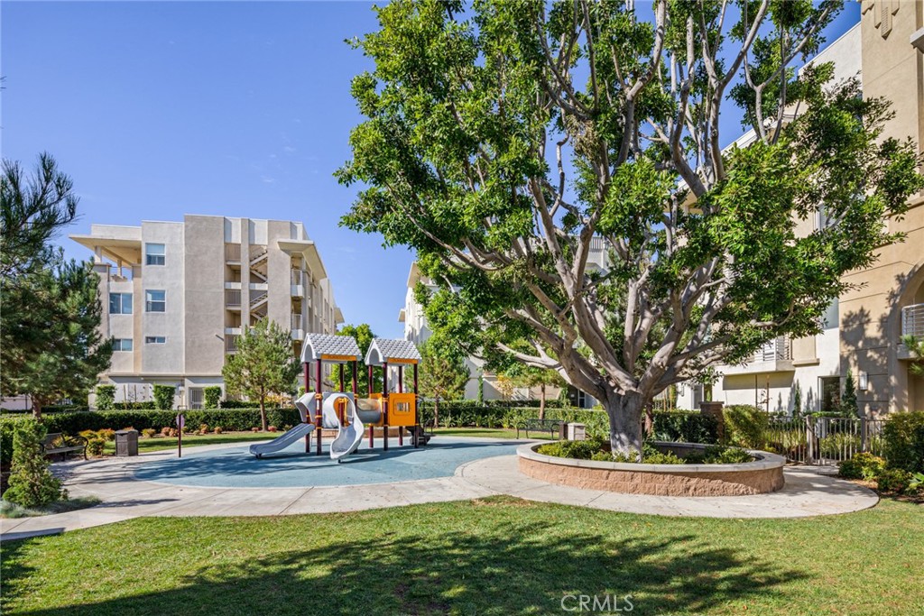 Hawthorne Condo: 12913 Mission Hawthorne Ca