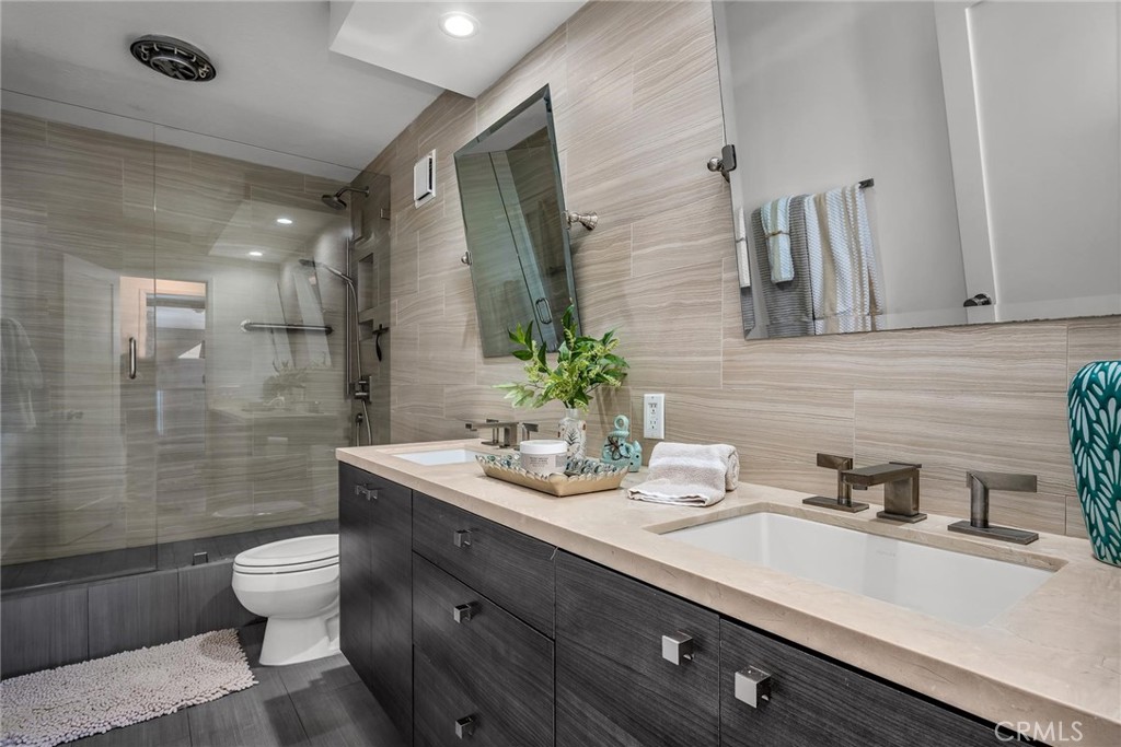 Redondo Beach Condo: 531 Esplanade