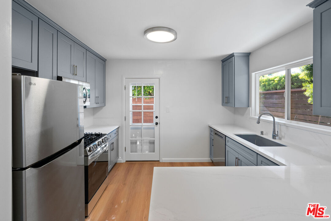 Manhattan Beach Condo: 1408 17th Street