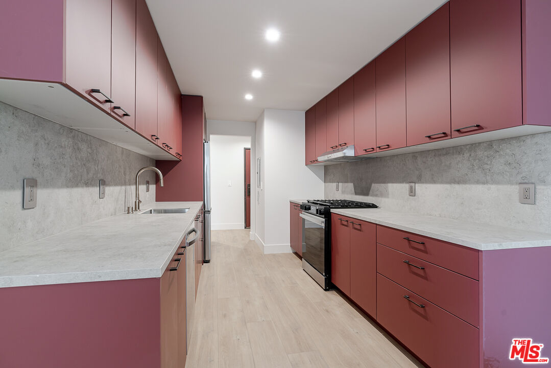 Los Angeles Condo: 12425 Texas Avenue