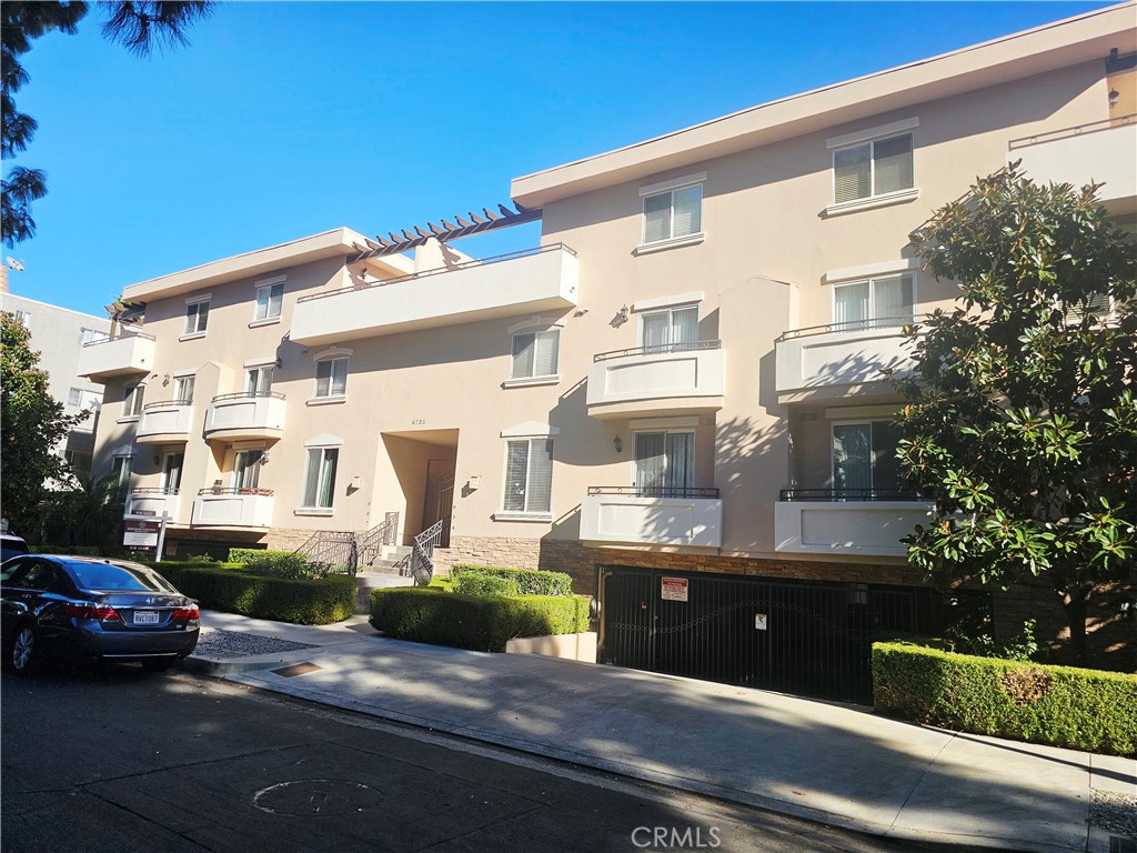 Valley Village Condo: 4732 Radford Avenue