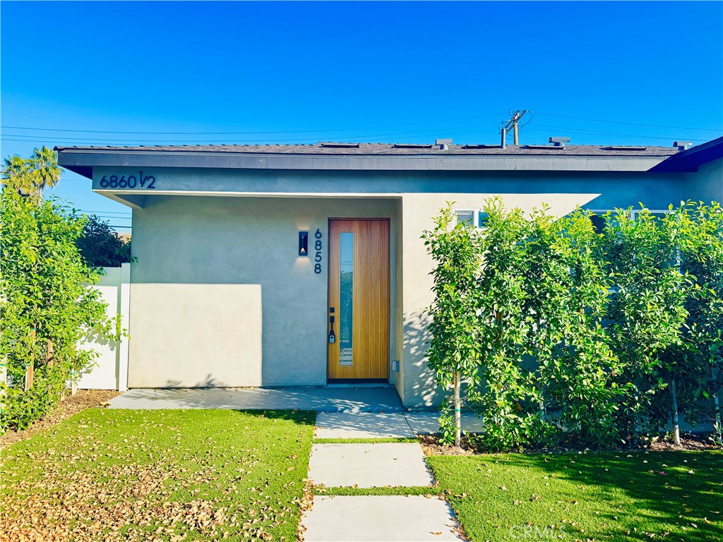Reseda Condo: 6858 Aura Avenue