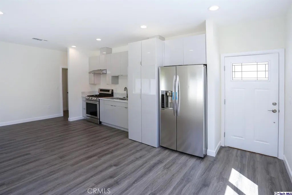 Canoga Park Condo: 7521 Milwood Avenue